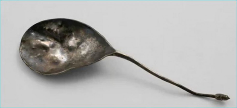 Uk man bought an old old spoon at cost of 90 paisa now he sell spoon worth rs 2 lakhs 