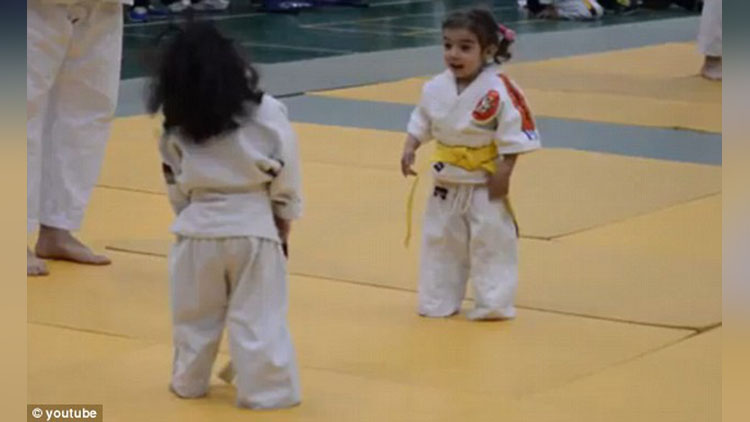 The Spirit Of Little Girl To Learn Martial Arts Will Amaze You 