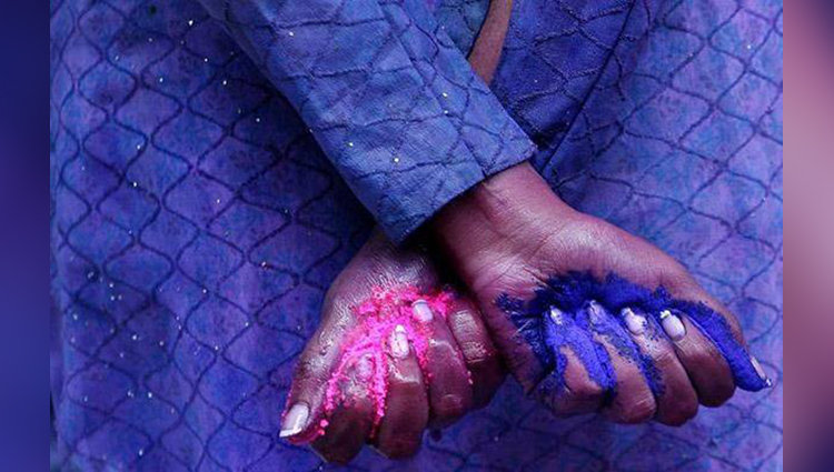Holi Hangover Is Done: Time to clean your nails from holi colors.