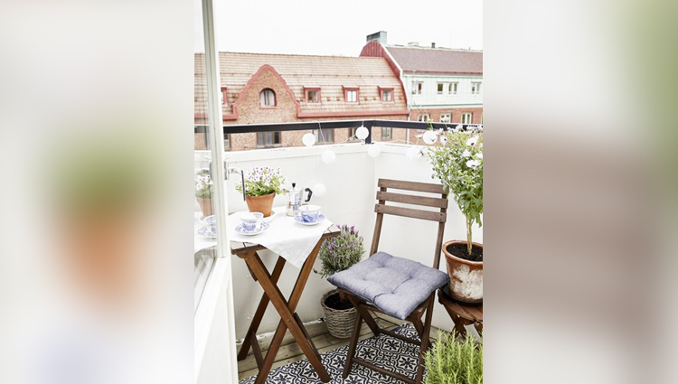 Create Your Own Dreamy Balcony with Modern Touch 