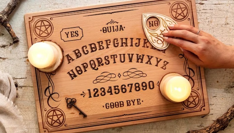 School girls were playing Ouija board to talk to ghosts, then something happened that shocked everyone