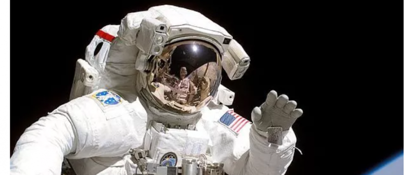 An astronaut explains why you can not burp in space