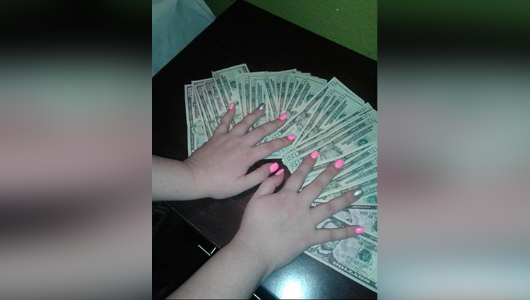 Strippers show off huge piles of cash in shocking new Instagram trend