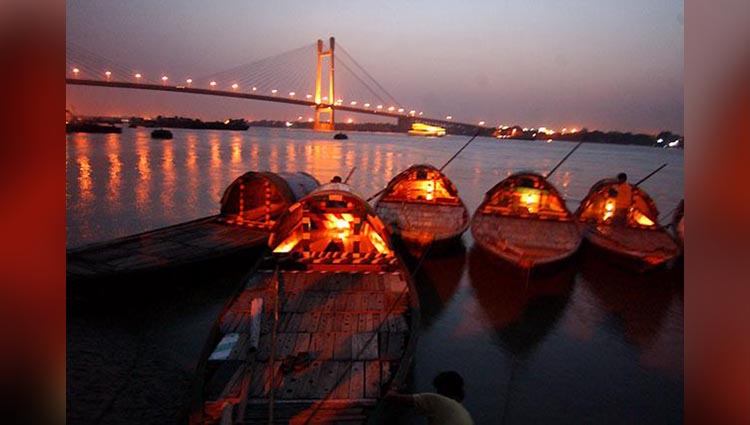 Let’s soothes your senses and delights your eyes with magical boat ride of Kolkata