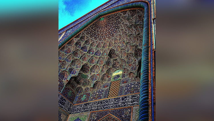 Stunning images showcase the beauty of Iranian mosques