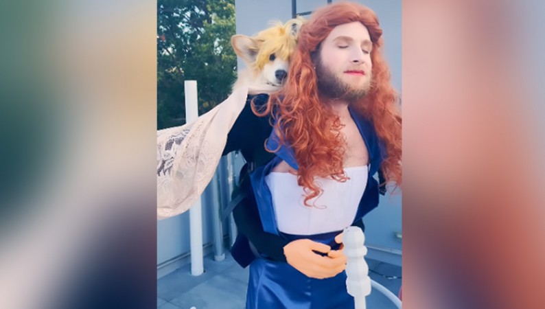 man recreate famous scene of titanic film with his pet dog video goes viral