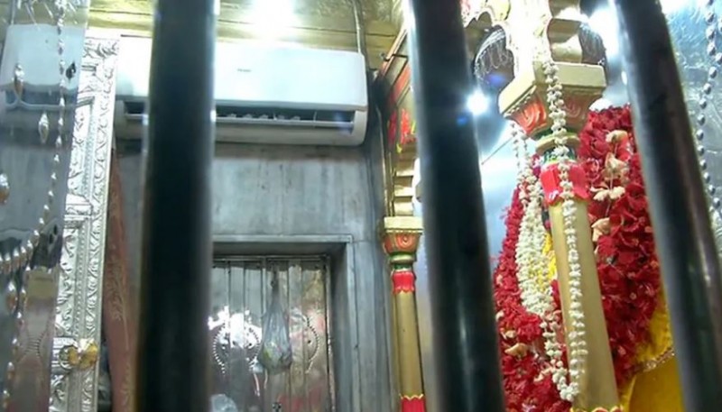 Navratri 2022 jabalpur maa maha kali temple sweat come out of statue in jabalpur madhya pradesh