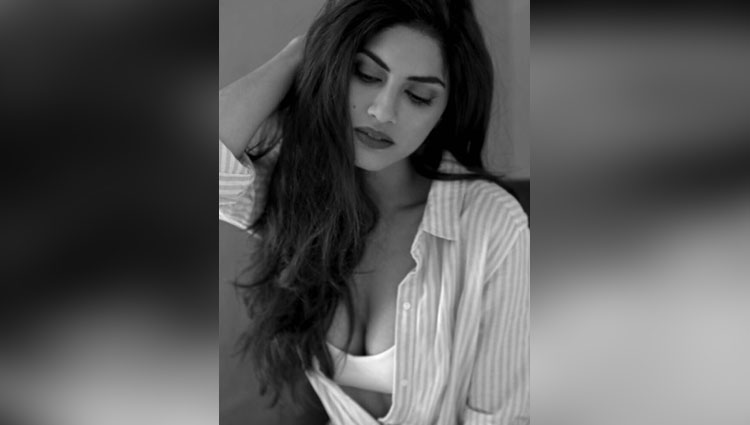 khamoshiyan actress sapna pabbi hot photoshoot for GQ magazine 