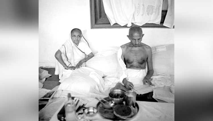 Gandhiji Naked Ambition: Gandhiji Regretted To Have Sex With Kasturba