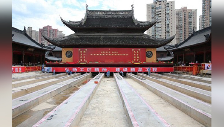 Engineers relocate 2000 tonne Shanghai temple hall