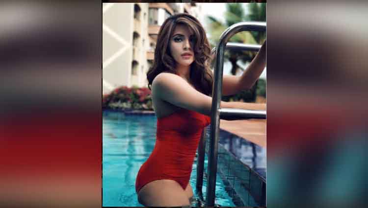 Shama Sikander looks too hot to handle in her recently shared bikini picture
