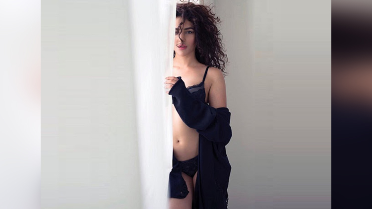Seerat Kapoor hot photoshoot picture goes viral